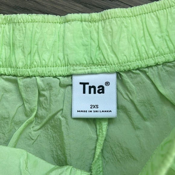 TNA | Aritzia Claremont shorts in fresh mint green - Picture 10 of 13